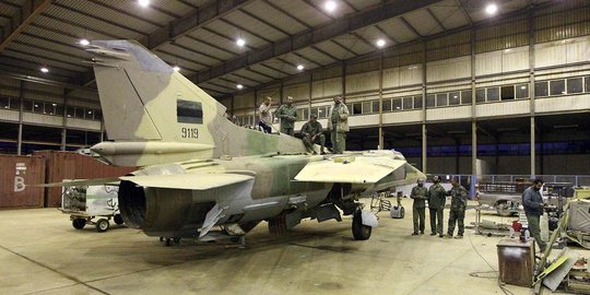 Mengintip tempat reparasi jet tempur militer Libya
