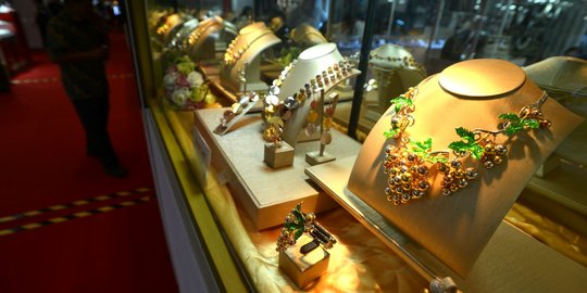 Gemerlap perhiasan mewah di Jakarta International Jewellery Festival