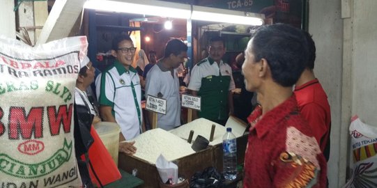 Blusukan ke Pasar Rawamangun, Sandiaga Uno diminta tak main gusur