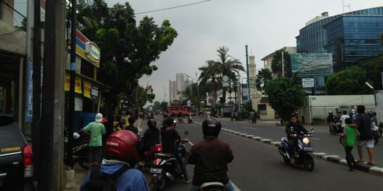 Bentrok kelompok ABG di Saharjo memanas, pengendara pilih putar arus