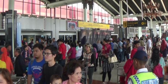 Arus balik libur panjang, Bandara Soekarno-Hatta mulai padat