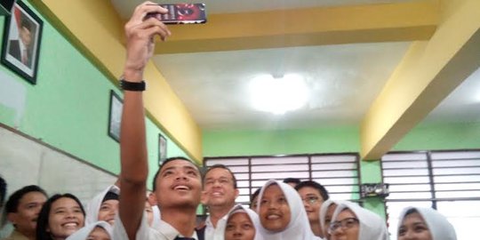 Hari pertama Ujian Nasional, Menteri Anies datangi SMPN 114 Jakut