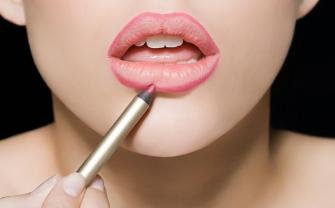 ilustrasi lip liner