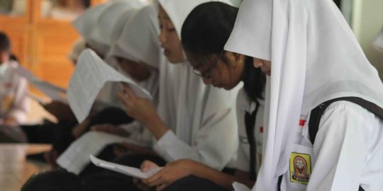 Siswa SMP di Kota Malang istighosah sebelum ujian nasional