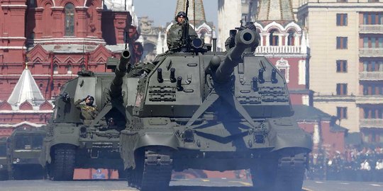 Parade tank kelas kakap Rusia di Hari Kemenangan ke-71