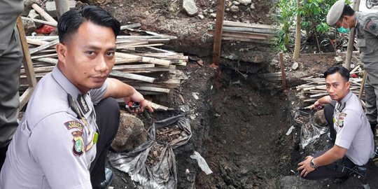 Lagi buat kolam lele, Sofyan kaget temukan bungkusan isi tulang