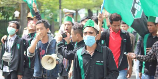 Usai demo 5 jam di KPK, massa HMI membubarkan diri