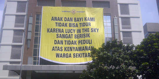 Sudah disomasi penghuni apartemen, kafe Lucy In The Sky tetap ngeyel