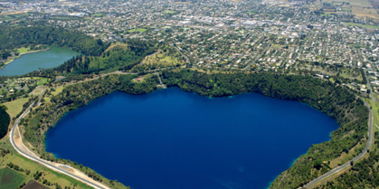 Cantiknya Blue Lake, Danau Kawah Mount Gambier di Australia