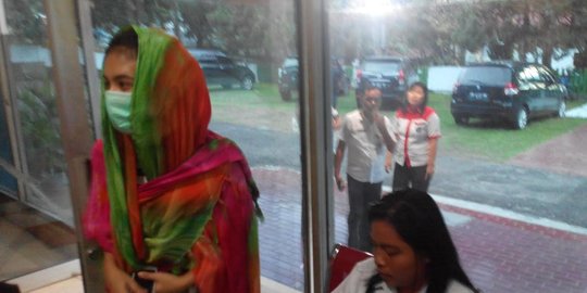 Gadis Manado diduga korban aniaya belasan pria kerap bertingkah aneh