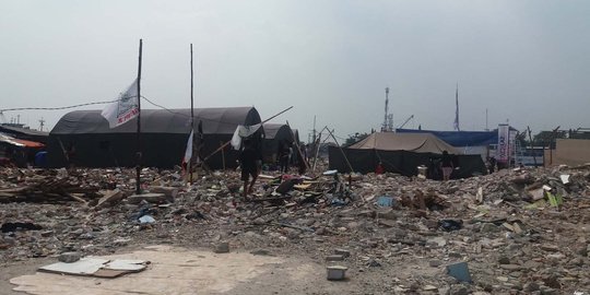 Tak betah tinggal di rusun, ratusan warga bangun tenda di Pasar Ikan