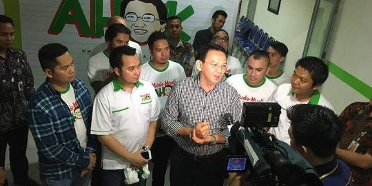 Muda-mudi Ahok makin semangat dikunjungi idolanya