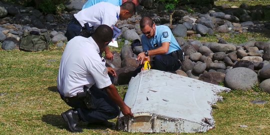 Puing pesawat di Mauritius dan Afsel hampir dipastikan bagian MH370