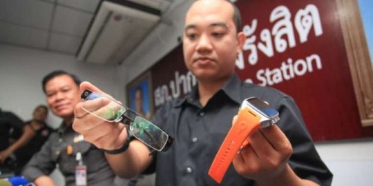 Mahasiswa ini nyontek pakai kamera mata-mata dan jam tangan pintar