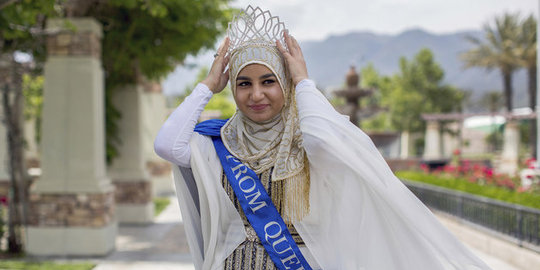 Jadi prom queen, hijaber ini runtuhkan stigma negatif muslim di AS