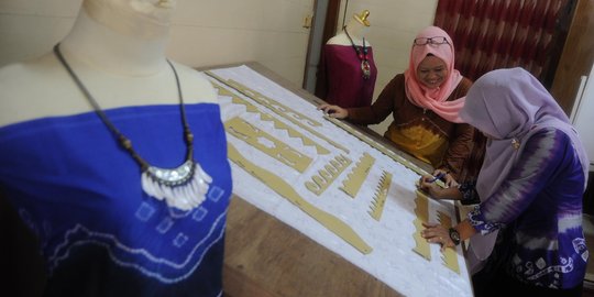 Intip pembuatan kain khas Suku Banjar