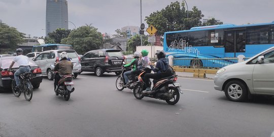 Polantas dikeroyok 10 pria berbadan tegap, banyak warga bungkam