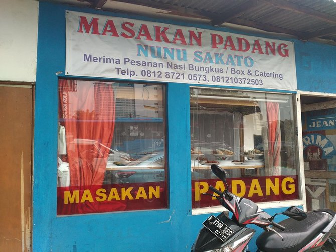 lokasi polisi dikeroyok 10 orang berbadan tegap di mampang