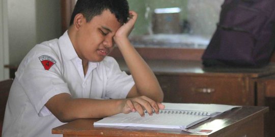 Semangat pelajar berkebutuhan khusus mengerjakan Ujian Sekolah