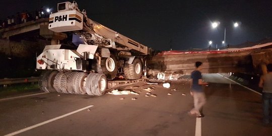 Truk trailer tabrak JPO di Tol BSD diduga akibat hidrolik crane naik