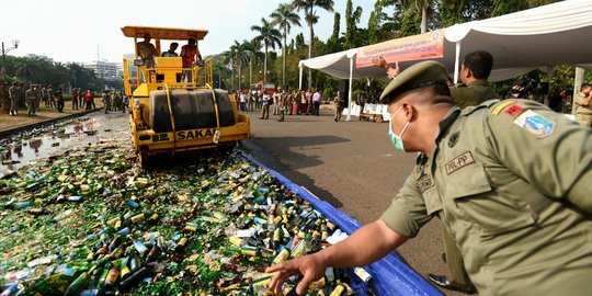 Satpol PP di Makassar tenggak miras hasil razia, komandan bantah