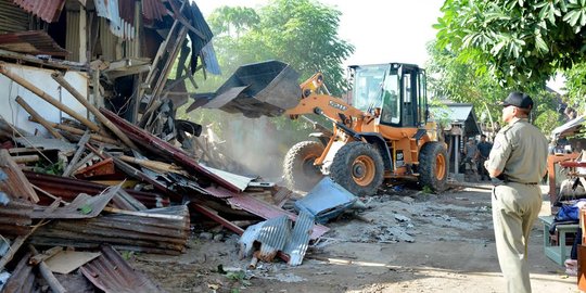 15 rumah kumuh di bantaran sungai di Denpasar digusur