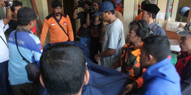 Mahasiswa Malang tersapu ombak di Pantai Sendiki ditemukan 