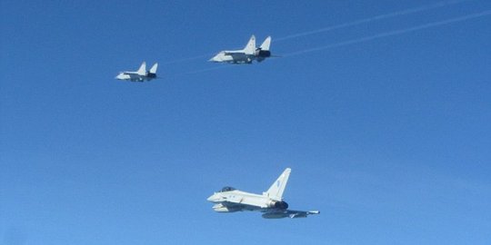 Angkatan Udara Inggris mengusir jet Rusia di atas Laut Baltik