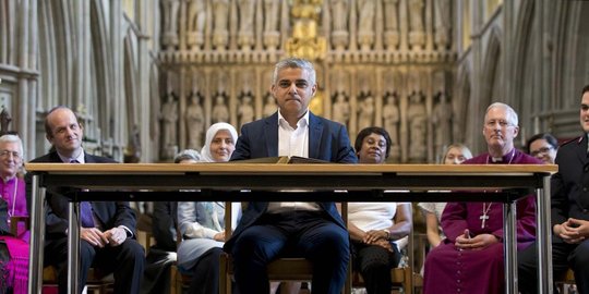 ingin undang donald trump ke london rev4