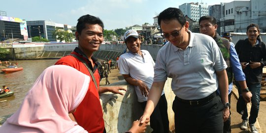 Tinjau Ciliwung, Ahok sebut tempat tinggal warga kayak kandang ayam