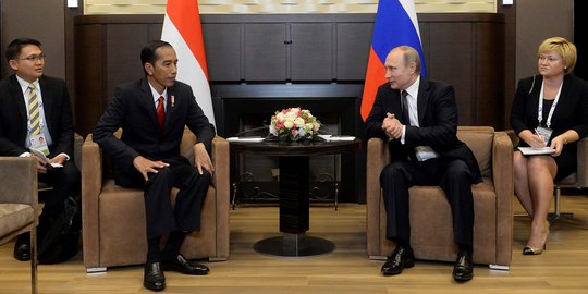 Jokowi bertemu Putin dan nostalgia Soekarno di Rusia