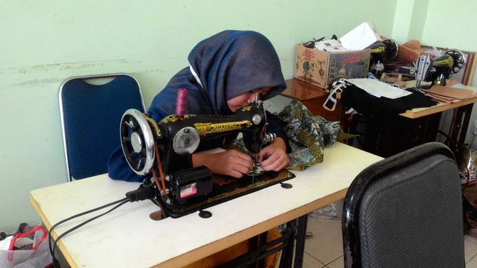 nova alawiyah santri rumah gemilang indonesia rgi