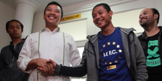 Biography Evan Dimas Dalam Bahasa Inggris | modal percaya diri jadi jurus evan dimas atasi kendala Biography Evan Dimas Dalam Bahasa Inggris | modal percaya diri jadi jurus evan dimas atasi kendala