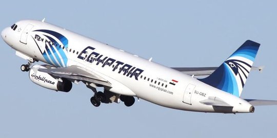 Dua benda oranye diduga dari EgyptAir mengapung di Laut Mediterania
