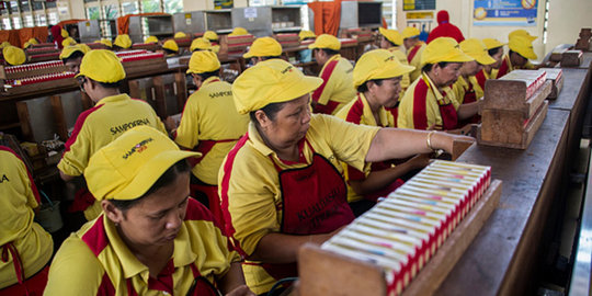 Menengok semangat buruh perempuan di pabrik rokok Sampoerna