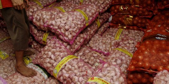 Dua minggu jelang puasa, harga bawang putih dan kentang naik