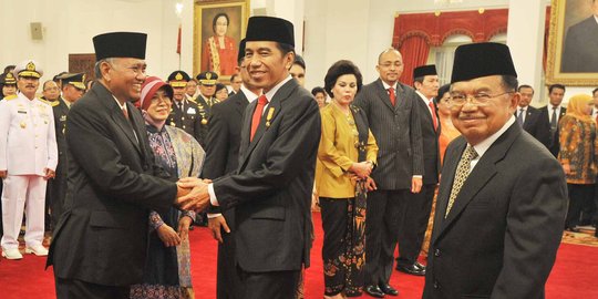 Agus Rahardjo mengaku tak satu pesawat dengan Jokowi saat ke Korsel