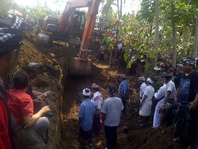 pembongkaran kuburan massal eks anggota pki di banjar adat mesean