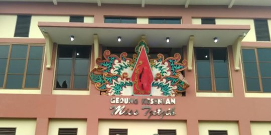 Mengenal Diva Sandiwara Sunda Miss Tjitjih