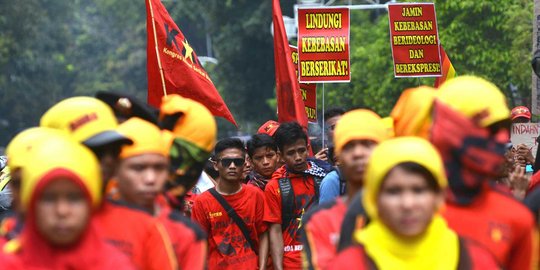 Peringati 18 tahun reformasi, massa geruduk Istana Negara