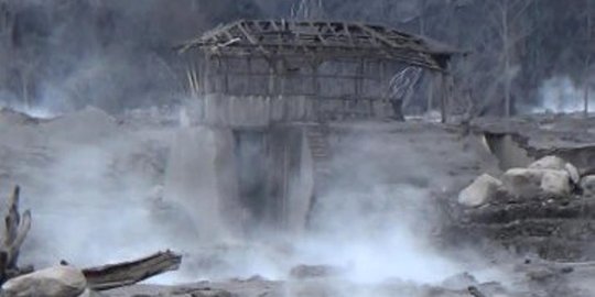 3 Tewas dan 4 kritis kena awan panas Gunung Sinabung