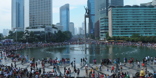 Kedapatan merokok di CFD, tiga remaja terpaksa push up