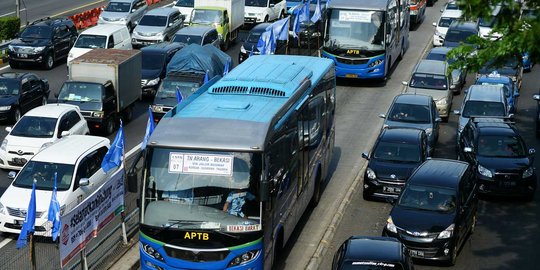 Banyak pelanggaran, APTB dilarang masuk busway per Juni 2016