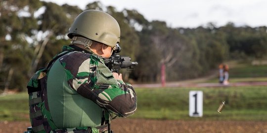 senapan pindad rev2