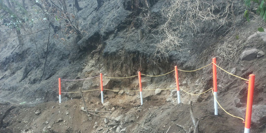 Tim SAR menemukan jejak kaki diduga 2 pendaki Semeru yang hilang