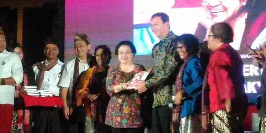 Ahok: Dari dulu sudah dapat tiket maju Pilgub, Ibu Mega pasti kasih