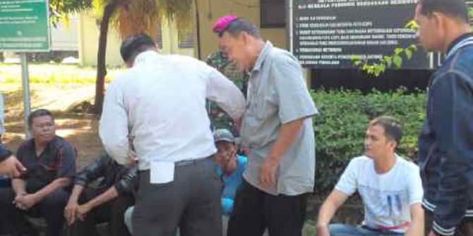 4 Calo terjaring razia di Pusat Pengujian Kendaraan 4 Calo terjaring razia di Pusat Pengujian Kendaraan