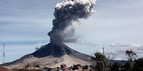 Aktivitas Gunung Sinabung terus meningkat