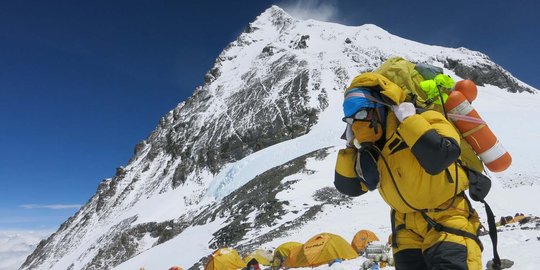 Melihat lebih dekat perjuangan pendaki taklukkan Gunung Everest