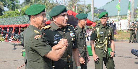 Pangkostrad Letjen Edy Rahmayadi wajib mundur jika jadi Ketum PSSI